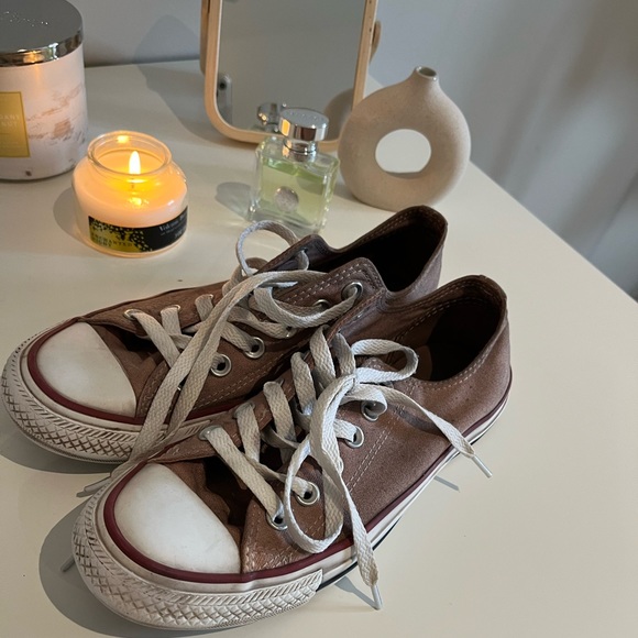 Brown Low Converse - Picture 1 of 2